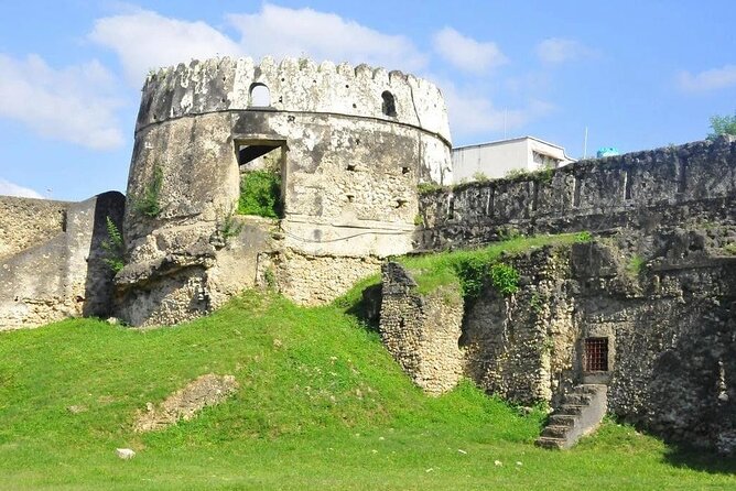3-Hour Private Stone Town Walking Tour - Darajani Bazaar: the everyday Stone Town stop