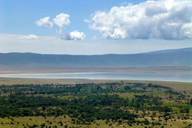 4 Day Tanzania Afordable Safari ft Two Night Serengeti - Ngorongoro Crater and Lake Magadi