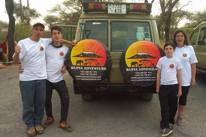 5 Days Lodge Safari - Tarangire, Serengeti, Ngorongoro & Manyara - Day 2: The long road to the Serengeti