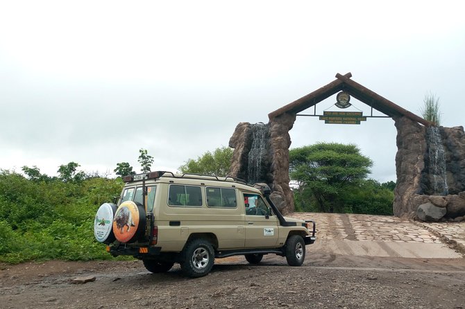 5 Days Safari from Dar es Salaam to Tarangire NP, Manyara NP & Ngorongoro Crater - The private format and the role of the guide