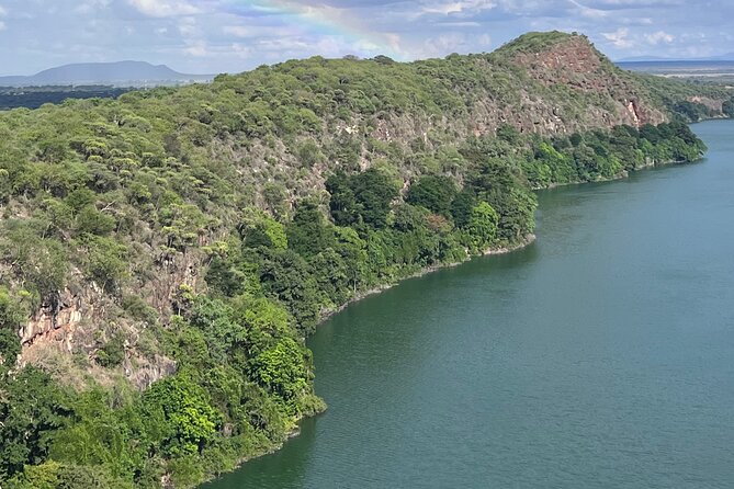 5-Hour Private Guided Tour in Lake Chala with Lunch - Lunch and a slower hour beside the lake