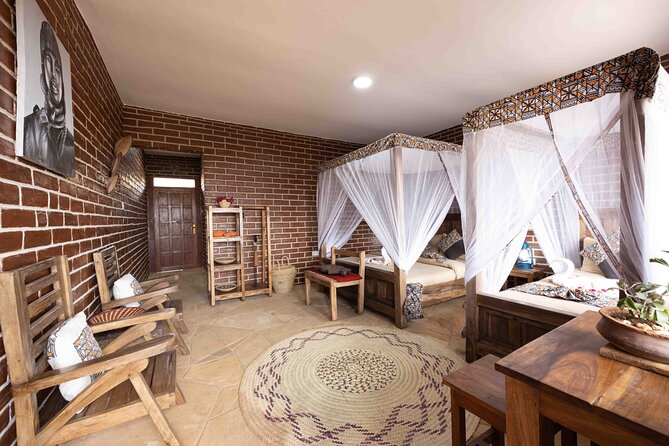 Arusha: 5 days Safari Trip Tarangire, Lake Manyara and Ngorongoro - Accommodation, meals and extra costs