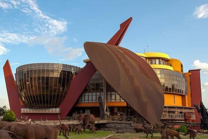 Arusha city tour - Maasai crafts and careful souvenir shopping