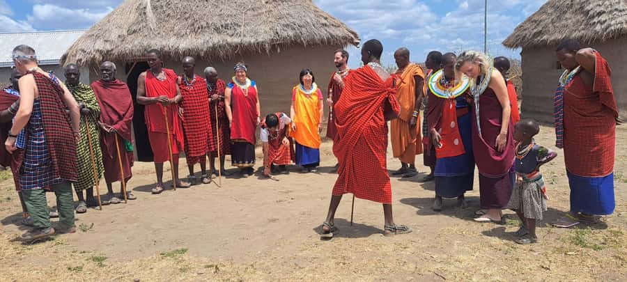 Arusha: Maasai Village Tour - Meeting the Maasai outside Arusha