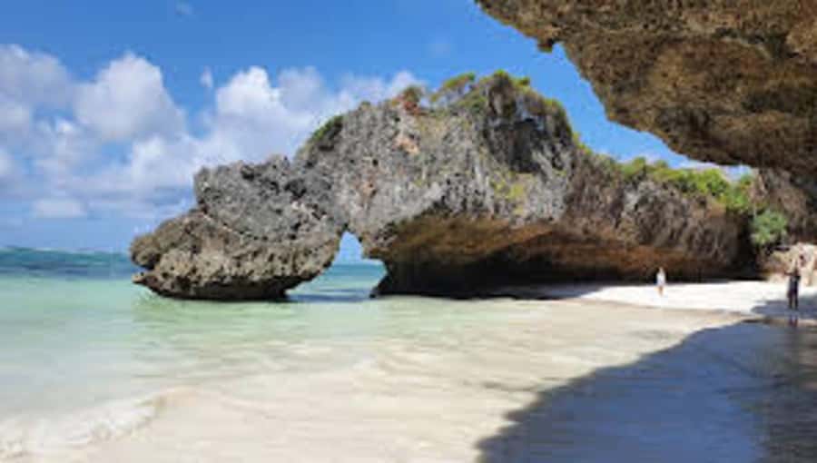 Day trip to the Rock Restaurant & relax on mtende beach - What is included, and what can raise the cost