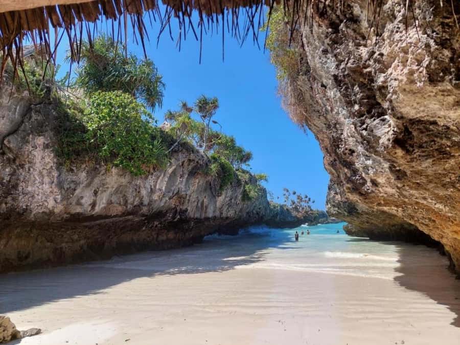 Day trip to the Rock Restaurant & relax on mtende beach - Should you book The Rock and Mtende Beach trip?