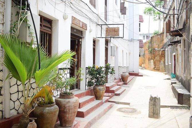 Explore The Stone Town in Zanzibar - Carved doors and Stone Town architecture