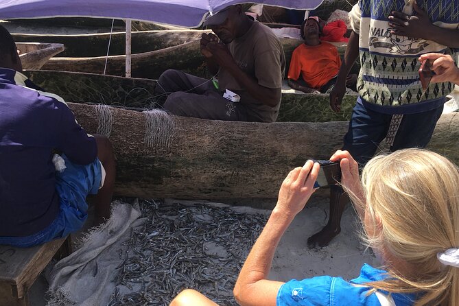 Full Day Private Tour in Dar es Salaam City - Buying art at the Tingatinga cooperative