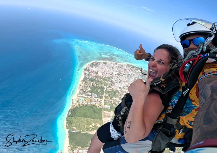 Kendwa: Tandem Skydive in Zanzibar - Arriving beside the Kendwa swimming pool