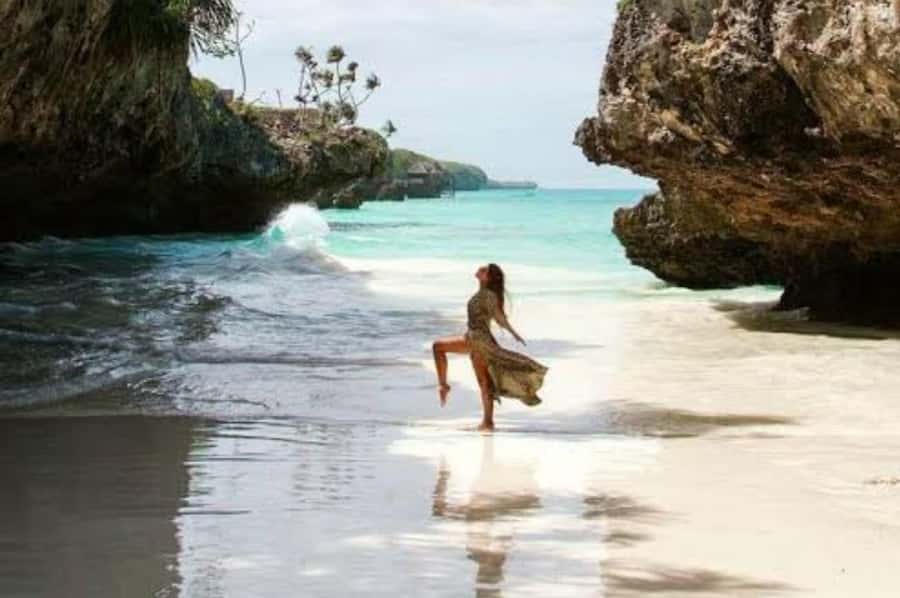 Kuza Cave, Hidden Mtende Beach & The Rock Restaurant - Mtende Beach and the southern coast