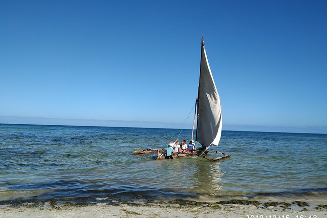 Pongwe Dhow fishing - Learning to sail a traditional dhow