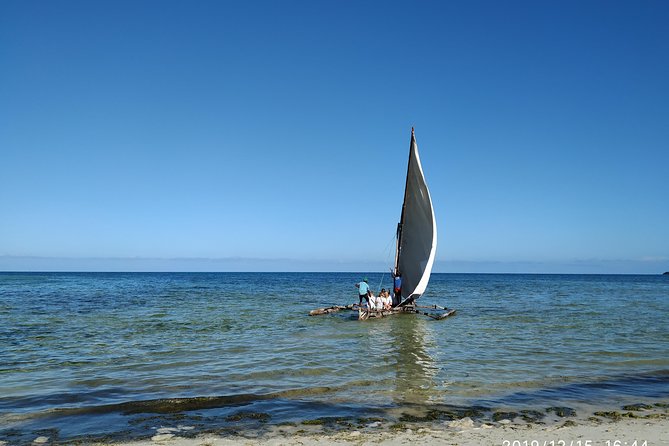 Pongwe Dhow fishing - Trying handline fishing in the bay