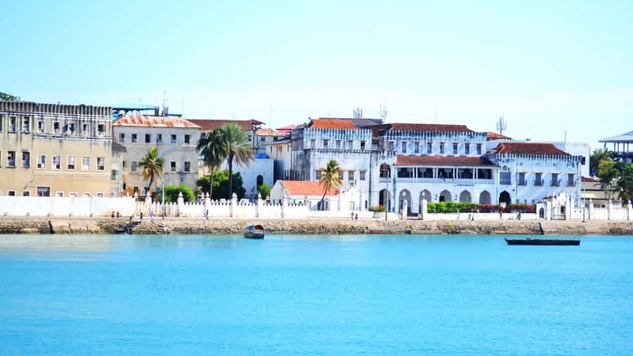 PRISON ISLAND AND NAKUPENDA SANDBANK UNVEILED EXCURSION - Prison Island’s tortoises and old walls