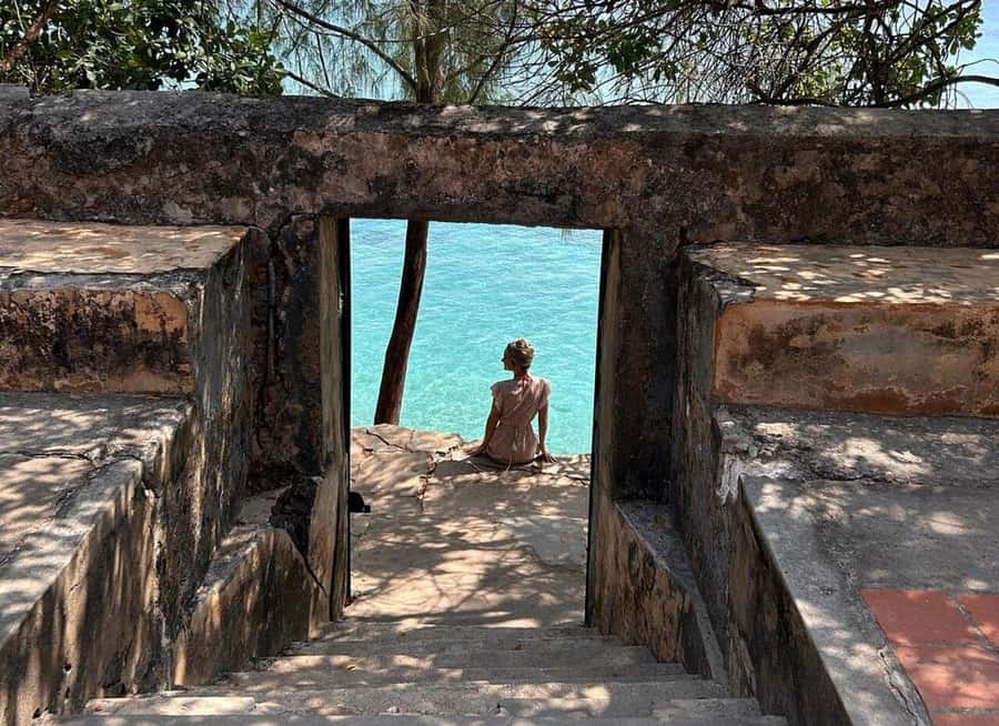 Prison Island, Sea Turtles, Rock Restaurant & Relax in Beach - Who will enjoy this combination most