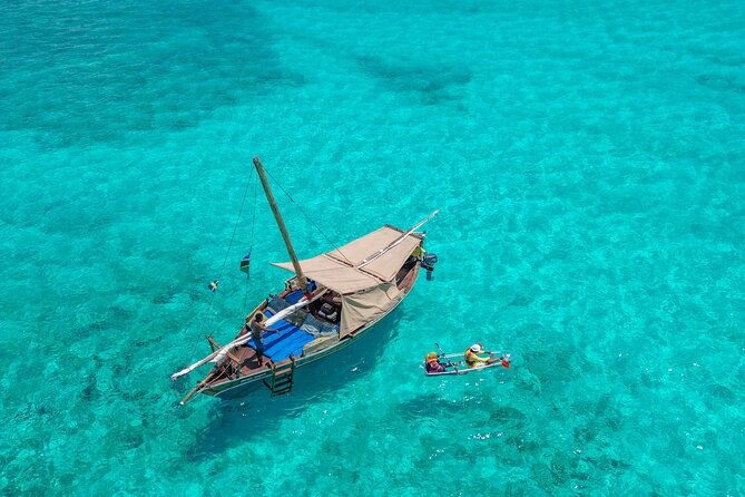 Private/Sharing: Snorkeling with Dolphins Sandbank in Mnemba - Seafood barbecue while the boat becomes your lunch stop