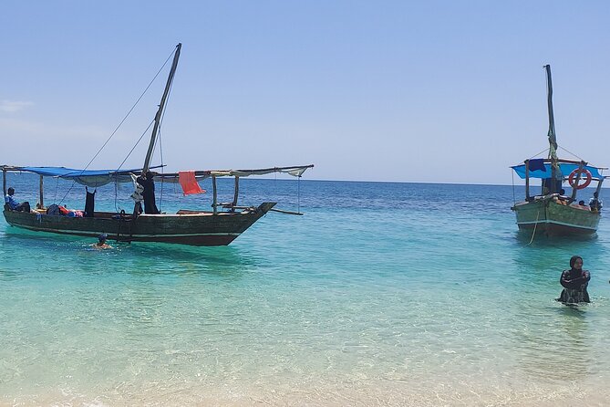 Safari Blue Zanzibar - Seafood barbecue and fresh tropical fruit