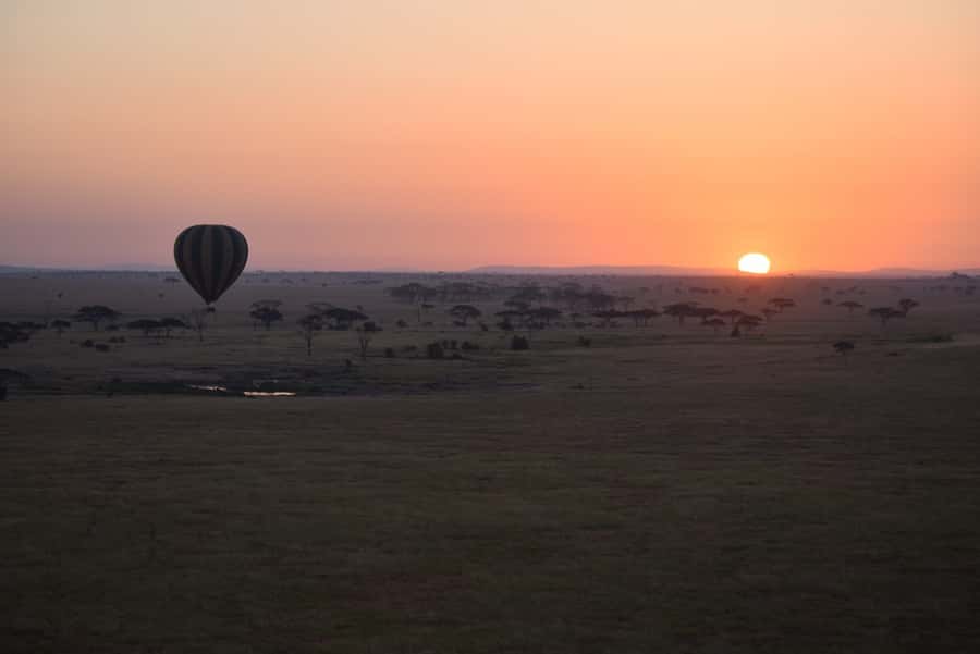 Serengeti National Park: Balloon Safari at Dawn - Watching the balloon come alive