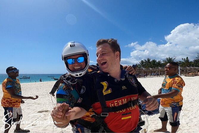 Skydive Zanzibar | Tandem Skydive - The briefing keeps a first jump manageable