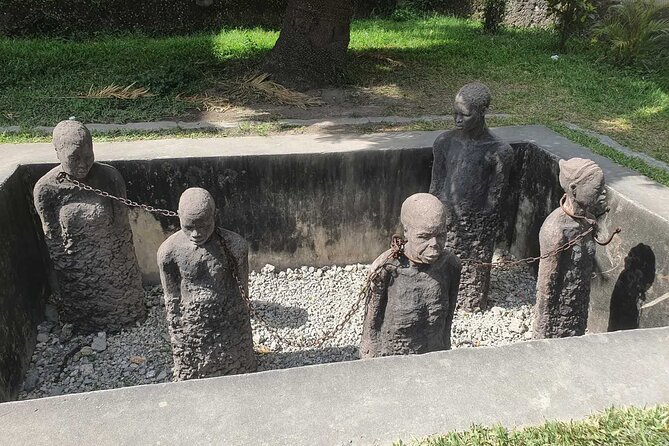 Stone Town and Spice Tour in Zanzibar - What the guide adds to the day