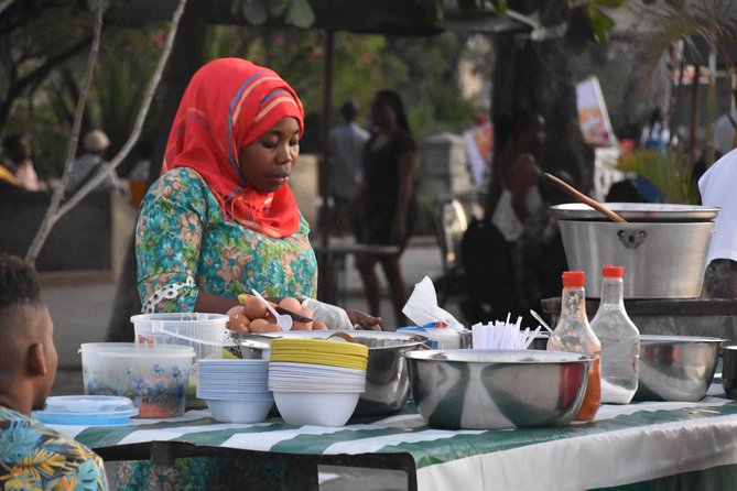 Stone Town Evening Walk Tour With Visit Food Markets - What the private format really gives you