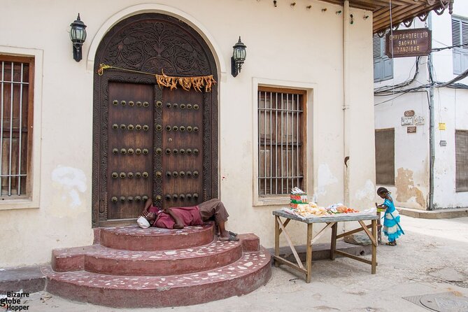 Stone Town Exciting Walking Tour & Convenient Transfer - Zanzibar - Old Fort and the city’s defensive edge