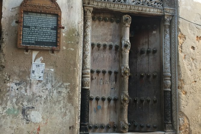 Stone Town Guided Tour from Zanzibar - Shopping for Zanzibar souvenirs