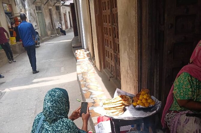Stone Town Walking Tour - Finishing at Darajani Bazaar
