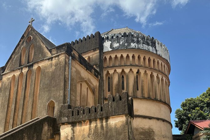 Stone Town Walking Tour - Language, pace, and the guide’s approach