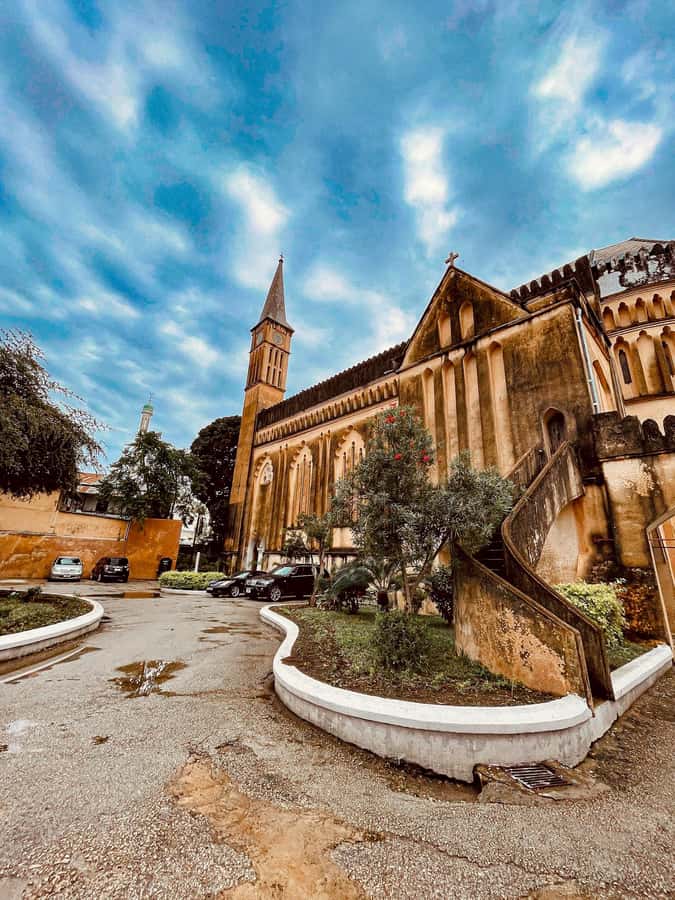 Stone Town Walking Tour With Local Expert Guide - How the guide affects the experience