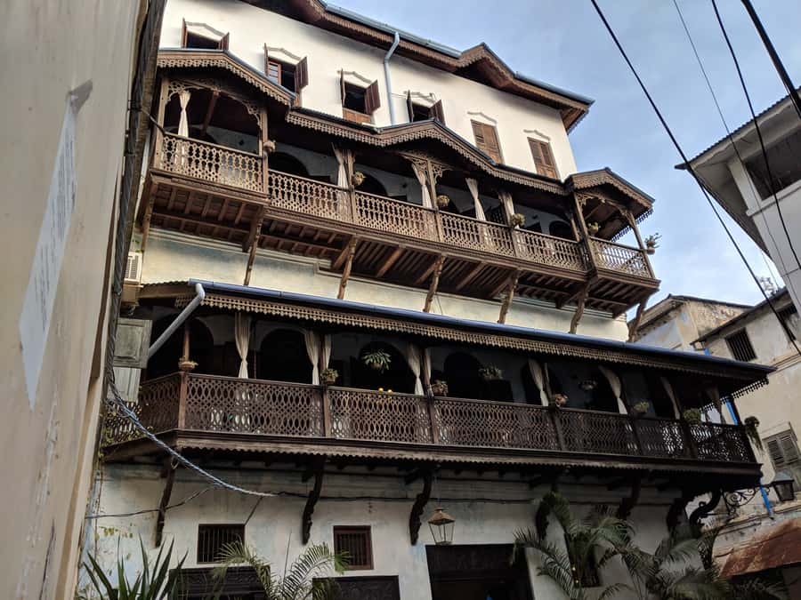 Stonetown Historical Walking Tour & Traditional Lunch - Old Fort, Tippu Tip, and the famous music connection