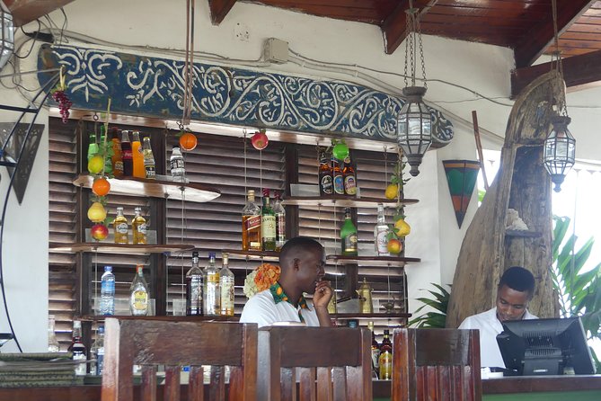 Thrilling Pub Crawl In Zanzibar. Visit 3 Unique Bars - Why a private format can work well