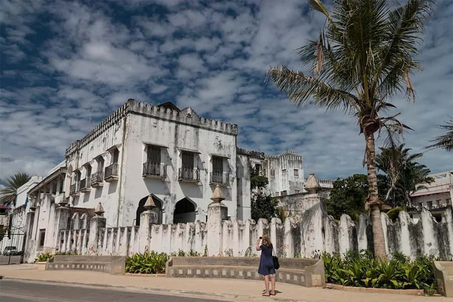 Walking in Stone Town with a Expert Tourguide - Stone Town’s narrow lanes and old buildings