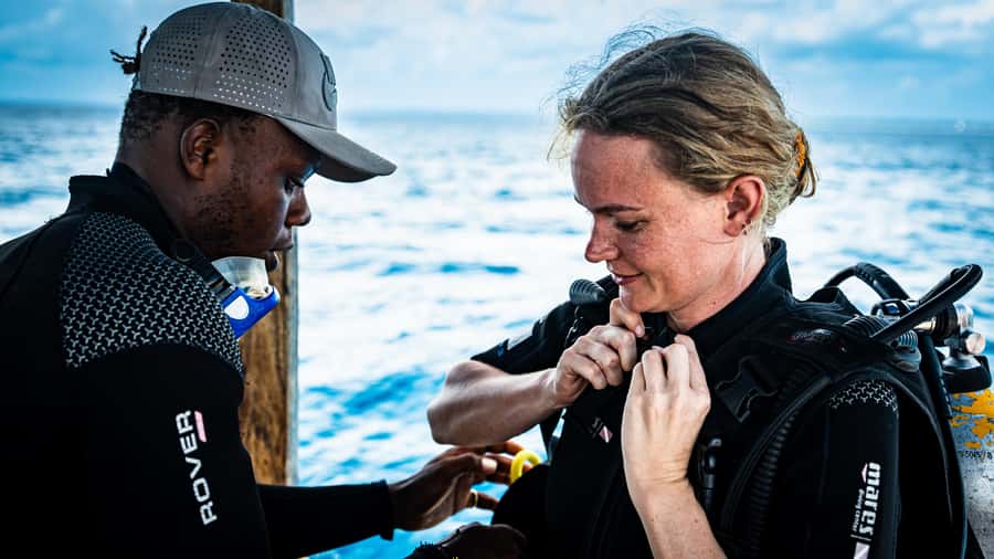 Zanzibar: 1 Day Blue Trip with 2 Stunning Scuba Dives - What the first underwater session is like