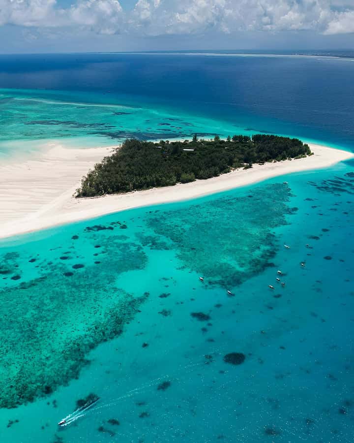 Zanzibar: 3-Day Tour with Snorkeling Adventure with Lunch - The Rock Restaurant at Pingwe