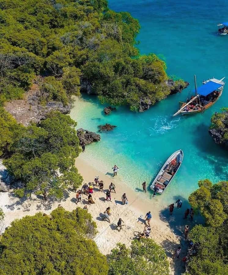 ZANZIBAR: BLUE SAFARI TOUR WITH LUNCH - Who will enjoy this day most