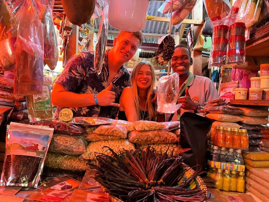 Zanzibar: Private walking tour in stone town - Meeting at the Old Fort