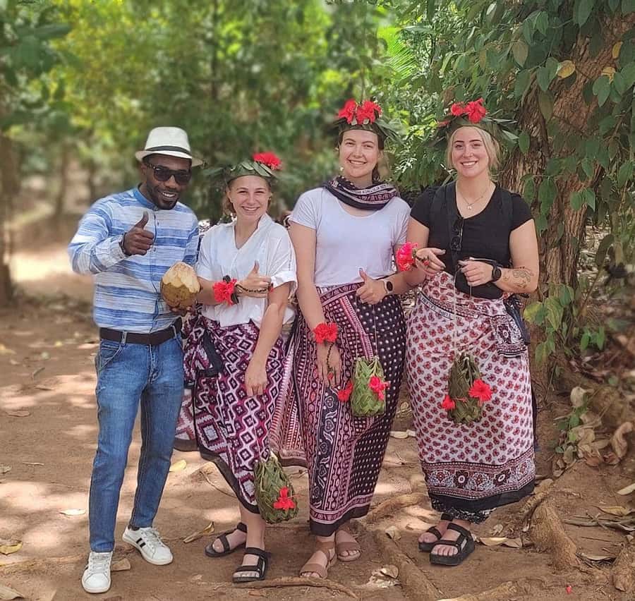 Zanzibar: Spice Farm Tour with Traditional Cooking Lesson - Smelling cinnamon, vanilla, cloves, and pepper
