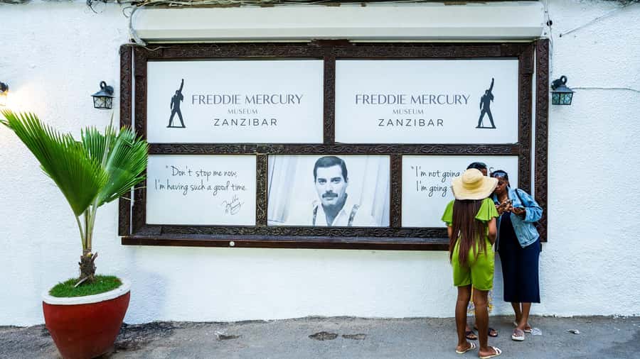 Zanzibar: Stone Town Historical Cultural Walking Guided Tour - Darajani Market, souvenirs, and local flavor