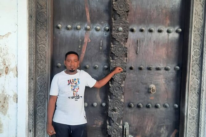 Zanzibar Stone Town Historical Tour and Spice Farm Tour - Thirty minutes inside the Palace Museum