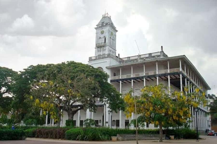 Zanzibar: Stone Town Walking Tour with Guide - A three-hour route through the old city